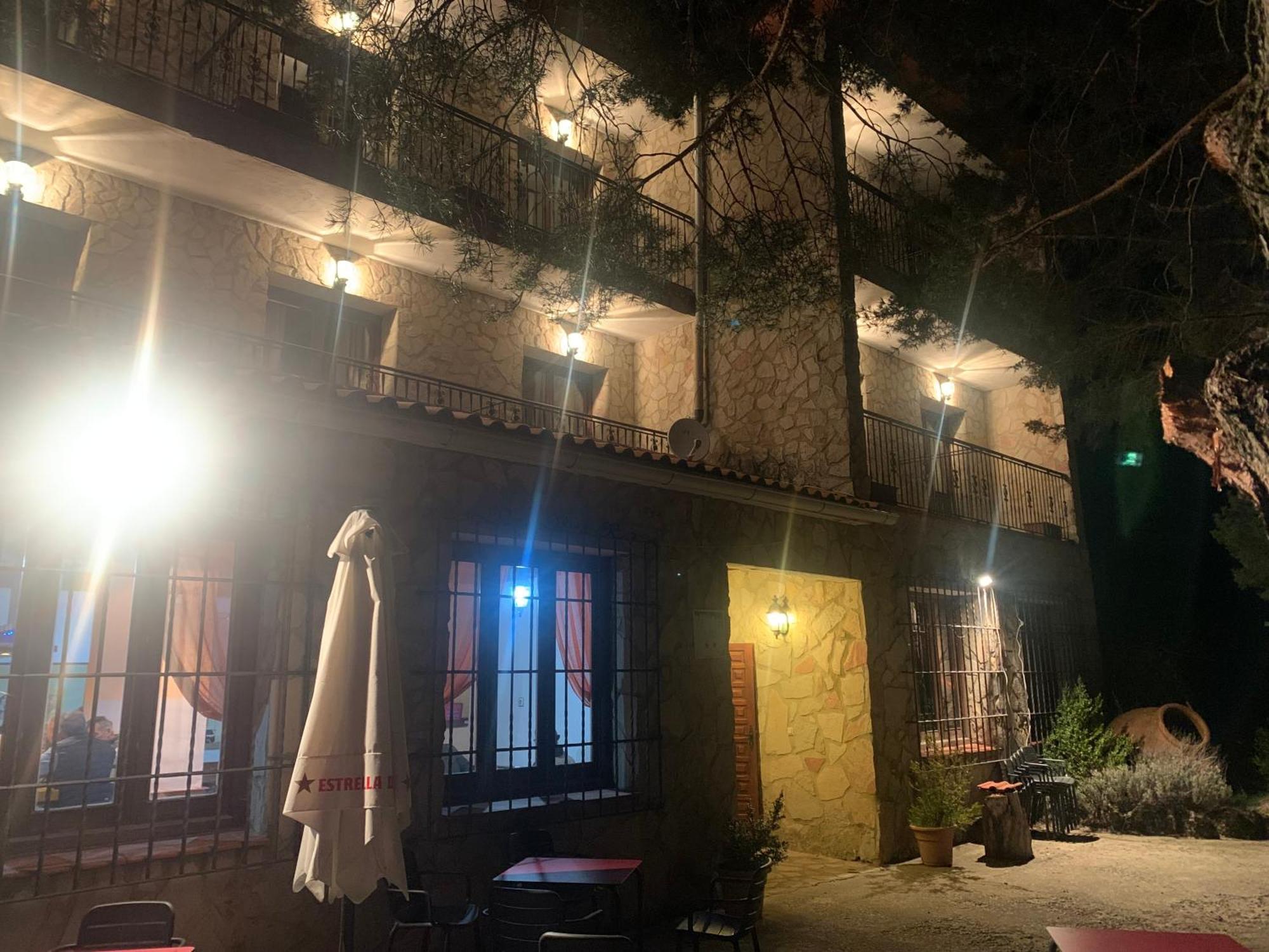 Hotel Restaurante Rio Cuervo Vega del Cadorno Zewnętrze zdjęcie