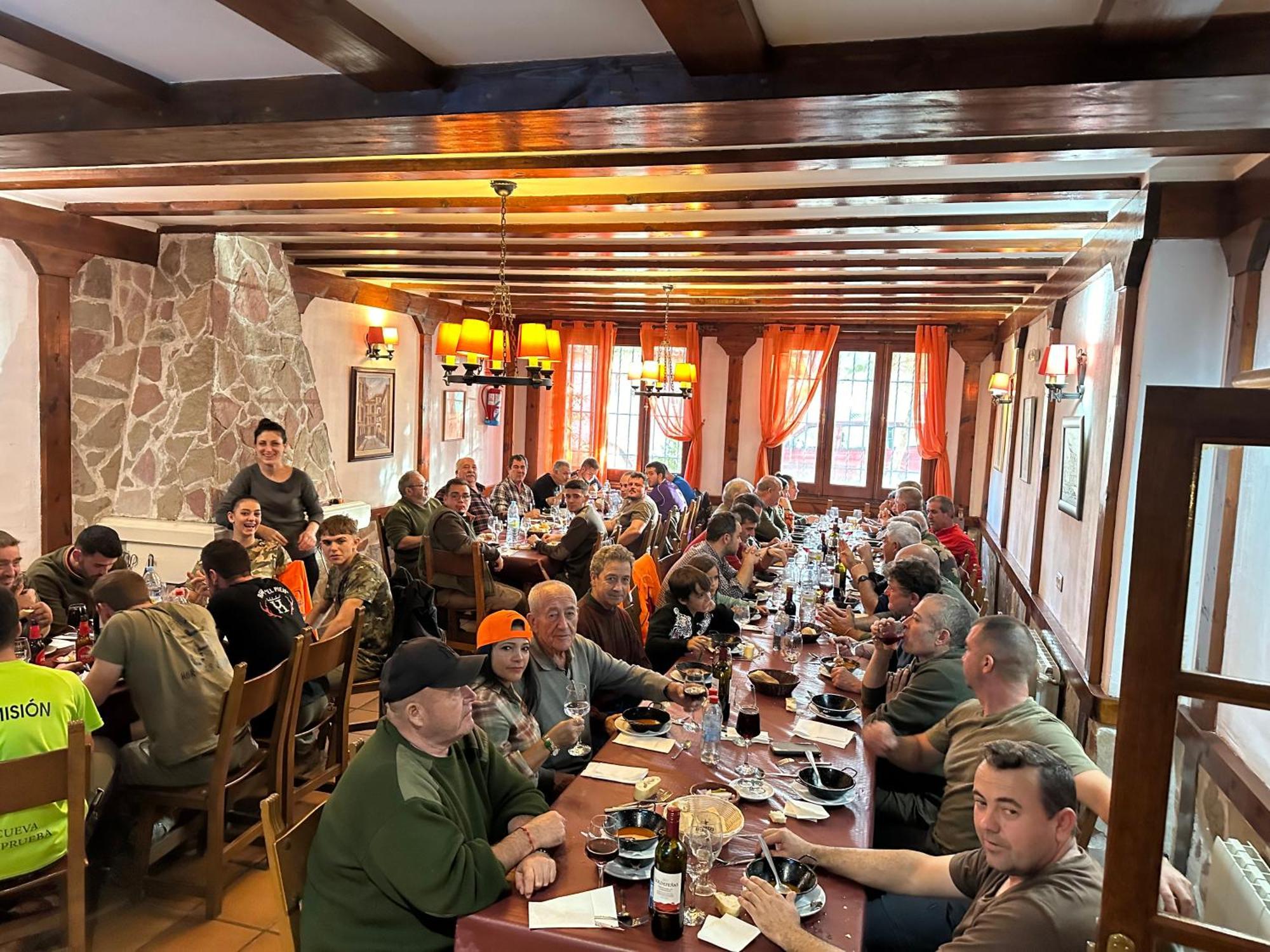 Hotel Restaurante Rio Cuervo Vega del Cadorno Zewnętrze zdjęcie